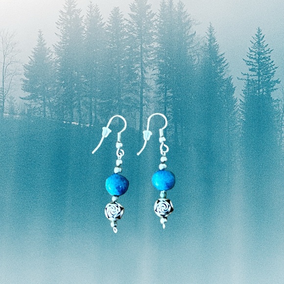 NWOT! VIBRANT BLUE AND SILVER DANGLE EARRINGS - Picture 5 of 5